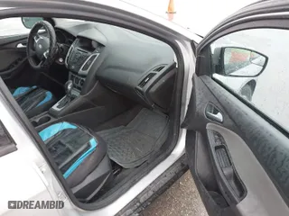2014 Ford Focus SE with VIN 1FADP3K2XEL277506, listed as a IAAI auction lot 41900240 with 204,989 mi miles. Bid and sale history available at carsss.com. Image 5.