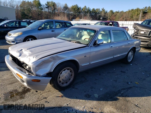 2000 Jaguar XJ Vanden Plas with VIN SAJDA24C7YLF17289, listed as a Copart auction lot 81923924 with 42,689 mi miles and Clean title. Bid and sale history available at DreamBid. Image 1.
