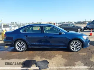 2018 Volkswagen Passat SE z VIN 1VWBA7A3XJC038887, wystawiony jako IAAI lot #42084936 z przebiegiem 62 857 mil mil oraz . Historia ofert i sprzedaży dostępna na DreamBid. Obrazek 13.