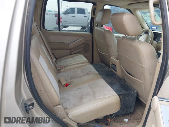 2006 Mercury Mountaineer Premier z VIN 4M2EU38896UJ20509, wystawiony jako IAAI lot #42350427 z przebiegiem 248 099 mil mil oraz . Historia ofert i sprzedaży dostępna na DreamBid. Obrazek 8.
