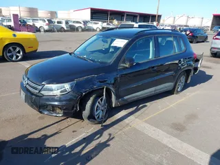 2015 Volkswagen Tiguan S с VIN WVGAV7AX8FW615777, выставлен на аукционе IAAI как лот 42165193 с пробегом Не указан миль и . История ставок и продаж доступна на DreamBid. Изображение 2.