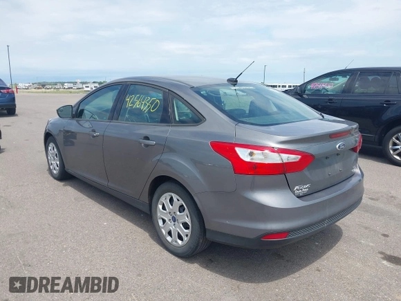 2012 Ford Focus SE z VIN 1FAHP3F21CL463413, wystawiony jako IAAI lot #42564350 z przebiegiem 115 849 mil mil oraz . Historia ofert i sprzedaży dostępna na DreamBid. Obrazek 3.