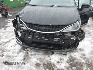 2019 Chrysler Pacifica Touring L with VIN 2C4RC1BG2KR715353, listed as a IAAI auction lot 41545730 with 38,500 mi miles and . Bid and sale history available at DreamBid. Image 17.