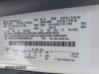 2024 Ford Transit Passenger XL z VIN 1FBAX2C85RKB46137, wystawiony jako IAAI lot #41535996 z przebiegiem 1 571 mil mil oraz . Historia ofert i sprzedaży dostępna na DreamBid. Obrazek 9.
