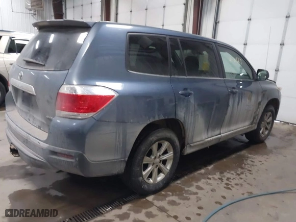 2012 Toyota Highlander with VIN 5TDBK3EH9CS119511, listed as a IAAI auction lot 41581563 with 131,970 mi miles. Bid and sale history available at carsss.com. Image 4.