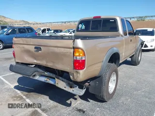 2002 Toyota Tacoma PreRunner z VIN 5TESN92N42Z102248, wystawiony jako IAAI lot #41964727 z przebiegiem 152 968 mil mil oraz . Historia ofert i sprzedaży dostępna na DreamBid. Obrazek 4.