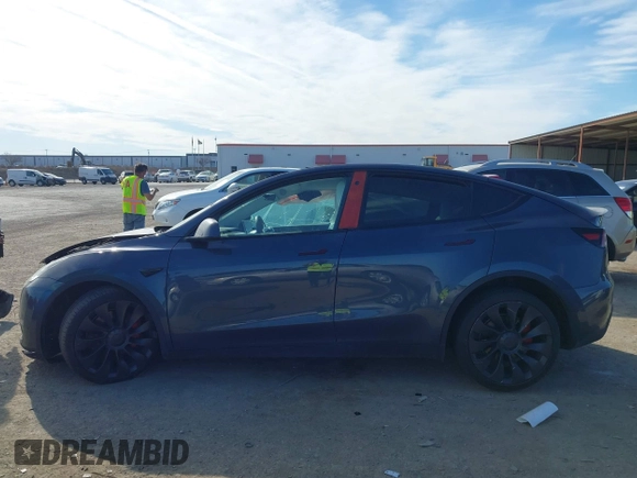2022 Tesla Model Y Performance z VIN 7SAYGDEF8NF494753, wystawiony jako IAAI lot #41692464 z przebiegiem 14 616 mil mil oraz . Historia ofert i sprzedaży dostępna na DreamBid. Obrazek 14.
