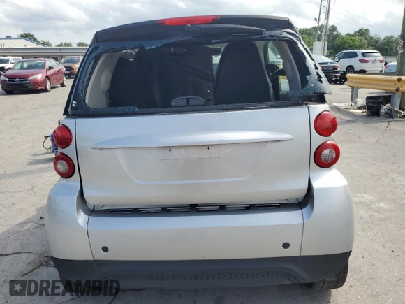 2015 Smart fortwo Passion z VIN WMEEJ3BA8FK811537, wystawiony jako Copart lot #57823255 z przebiegiem Nie podano mil oraz Szkoda całkowita • Salvage title. Historia ofert i sprzedaży dostępna na DreamBid. Obrazek 6.