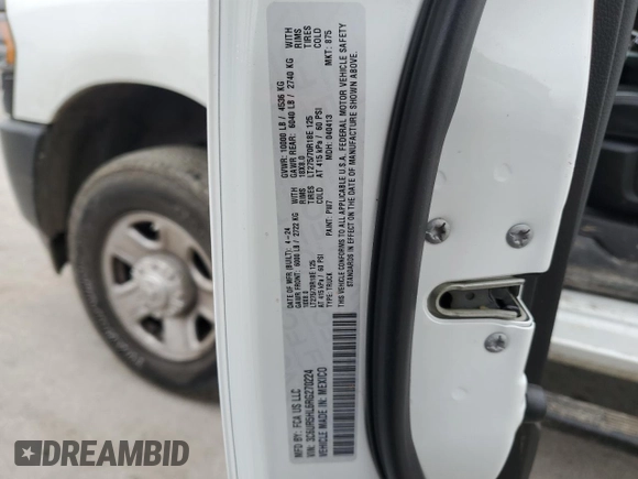 2024 Ram 2500 Tradesman z VIN 3C6UR5HL6RG270224, wystawiony jako Copart lot #45301145 z przebiegiem 44 193 mil mil oraz Szkoda całkowita • Salvage title. Historia ofert i sprzedaży dostępna na DreamBid. Obrazek 12.