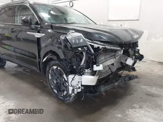 2024 Kia Sorento S z VIN 5XYRLDJC9RG261052, wystawiony jako IAAI lot #42282236 z przebiegiem 23 620 mil mil oraz . Historia ofert i sprzedaży dostępna na DreamBid. Obrazek 6.