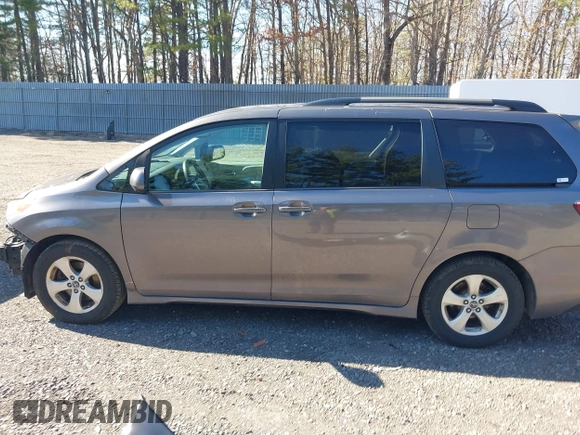 2018 Toyota Sienna LE Auto Access Seat with VIN 5TDKZ3DC4JS925755, listed as a IAAI auction lot 41887172 with 212,921 mi miles. Bid and sale history available at carsss.com. Image 14.