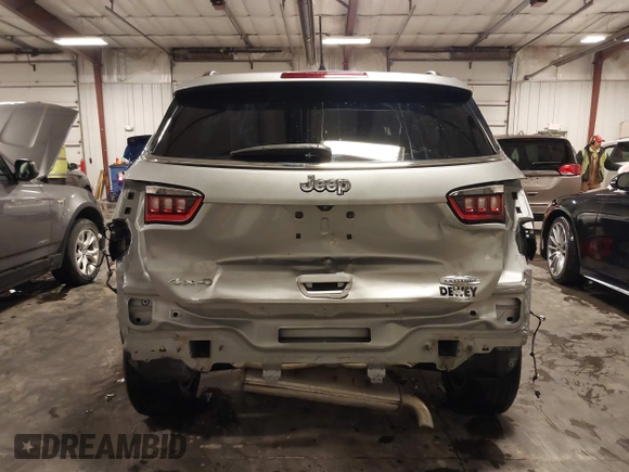 2019 Jeep Compass Latitude with VIN 3C4NJDBB6KT812711, listed as a IAAI auction lot 41565166 with 69,582 mi miles and . Bid and sale history available at carsss.com. Image 17.