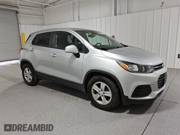 2020 Chevrolet Trax LS with VIN 3GNCJKSBXLL299838, listed as a Copart auction lot 86515304 with 111,091 mi miles and Clean Title. Bid and sale history available at carsss.com. Image 4.