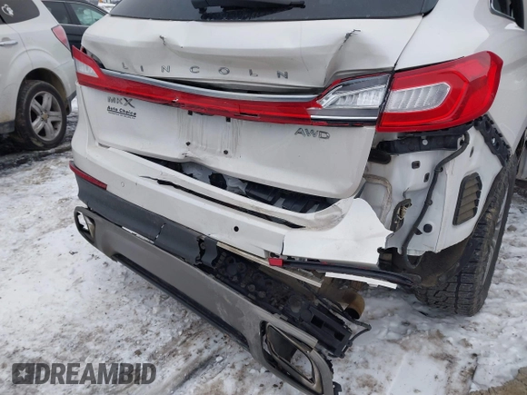 2016 Lincoln MKX Select with VIN 2LMTJ8KR3GBL31765, listed as a IAAI auction lot 41352530 with 155,376 mi miles. Bid and sale history available at carsss.com. Image 6.