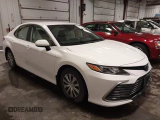 2022 Toyota Camry Hybrid LE with VIN 4T1C31AK4NU589284, listed as a IAAI auction lot 41570420 with 47,565 mi miles. Bid and sale history available at carsss.com. Image 1.