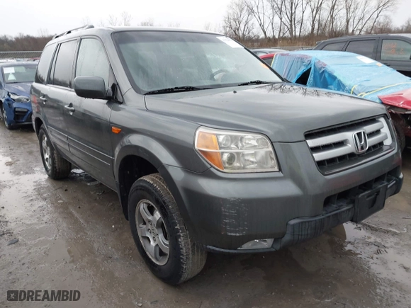 2008 Honda Pilot SE with VIN 5FNYF18378B003044, listed as a IAAI auction lot 41928670 with 204,640 mi miles. Bid and sale history available at carsss.com. Image 1.
