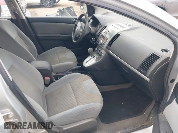 2010 Nissan Sentra S z VIN 3N1AB6AP1AL695996, wystawiony jako IAAI lot #42450128 z przebiegiem 199 606 mil mil oraz . Historia ofert i sprzedaży dostępna na DreamBid. Obrazek 5.