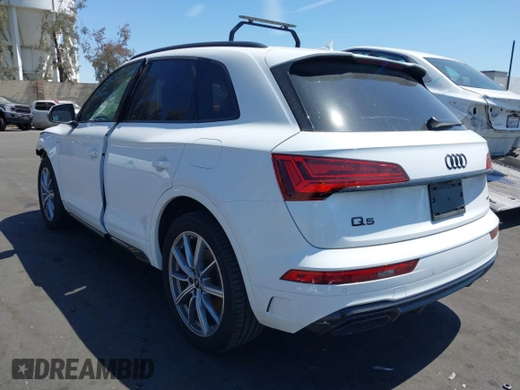 2024 Audi Q5 S line Premium Plus z VIN WA1E2AFY5R2043487, wystawiony jako IAAI lot #41938172 z przebiegiem 19 658 mil mil oraz . Historia ofert i sprzedaży dostępna na DreamBid. Obrazek 3.