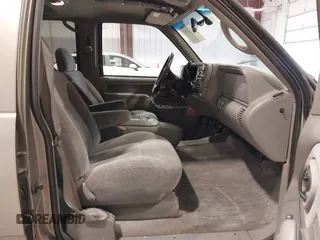 1999 GMC Suburban with VIN 3GKGK26J0XG537434, listed as a IAAI auction lot 41787267 with 180,439 mi miles. Bid and sale history available at carsss.com. Image 5.