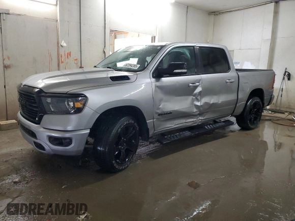2021 Ram 1500 Big Horn z VIN 1C6SRFFT2MN598580, wystawiony jako Copart lot #52394285 z przebiegiem 34 468 mil mil oraz Szkoda całkowita • Salvage title. Historia ofert i sprzedaży dostępna na DreamBid. Obrazek 1.