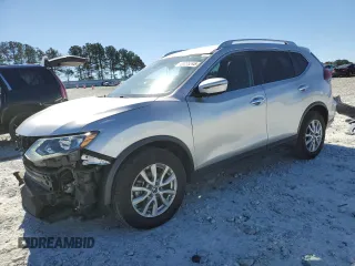 2020 Nissan Rogue SV z VIN KNMAT2MT7LP533213, wystawiony jako Copart lot #46895245 z przebiegiem 96 016 mil mil oraz Szkoda całkowita • Salvage title. Historia ofert i sprzedaży dostępna na DreamBid. Obrazek 1.