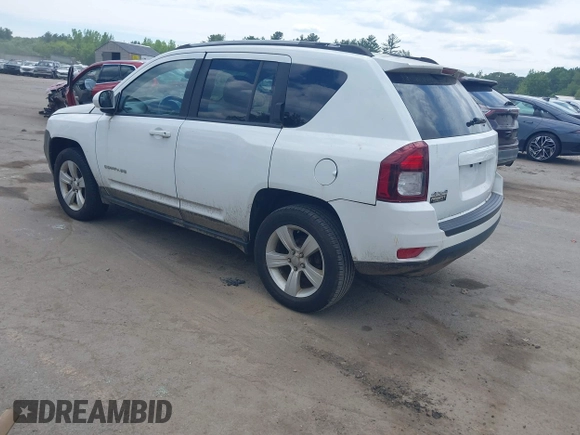 2016 Jeep Compass Latitude z VIN 1C4NJDEB6GD596061, wystawiony jako IAAI lot #42623673 z przebiegiem 180 777 mil mil oraz . Historia ofert i sprzedaży dostępna na DreamBid. Obrazek 3.