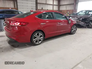 2017 Hyundai Elantra SE z VIN 5NPD84LF3HH031226, wystawiony jako IAAI lot #42291232 z przebiegiem 71 439 mil mil oraz . Historia ofert i sprzedaży dostępna na DreamBid. Obrazek 4.