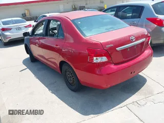 2009 Toyota Yaris z VIN JTDBT903791320843, wystawiony jako IAAI lot #42390510 z przebiegiem 331 439 mil mil oraz . Historia ofert i sprzedaży dostępna na DreamBid. Obrazek 3.