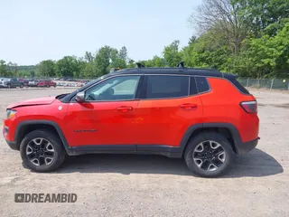2018 Jeep Compass Trailhawk z VIN 3C4NJDDBXJT334496, wystawiony jako IAAI lot #42400835 z przebiegiem 188 896 mil mil oraz . Historia ofert i sprzedaży dostępna na DreamBid. Obrazek 14.