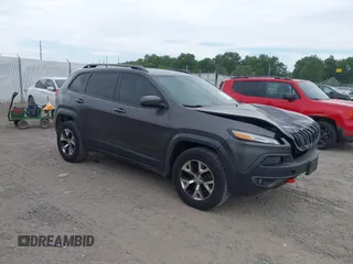 2015 Jeep Cherokee Trailhawk with VIN 1C4PJMBSXFW654754, listed as a IAAI auction lot 39935278 with 128,076 mi miles and . Bid and sale history available at carsss.com. Image 1.