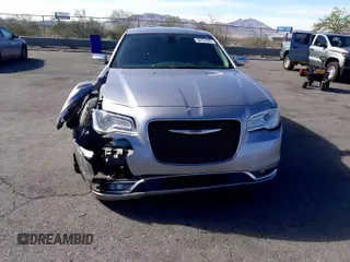 2016 Chrysler 300 C z VIN 2C3CCAEG9GH147556, wystawiony jako Copart lot #56751675 z przebiegiem 79 422 mil mil oraz Szkoda całkowita • Salvage title. Historia ofert i sprzedaży dostępna na DreamBid. Obrazek 11.