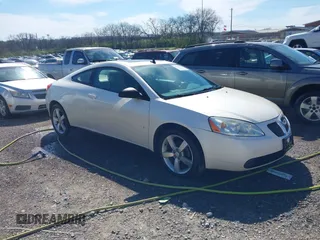 2008 Pontiac G6 GT with VIN 1G2ZH17N584200520, listed as a IAAI auction lot 41802537 with 180,810 mi miles. Bid and sale history available at carsss.com. Image 1.