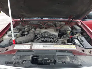 2000 Ford Explorer XLT z VIN 1FMZU83P7YUB75946, wystawiony jako IAAI lot #42082045 z przebiegiem 192 667 mil mil oraz . Historia ofert i sprzedaży dostępna na DreamBid. Obrazek 10.