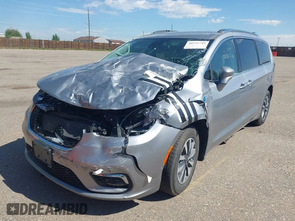 2021 Chrysler Pacifica Hybrid Touring L with VIN 2C4RC1L76MR594571, listed as a IAAI auction lot 40255745 with 58,163 mi miles and . Bid and sale history available at DreamBid. Image 6.