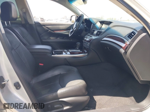 2015 Infiniti Q70 с VIN JN1BY1PP9FM600451, выставлен на аукционе IAAI как лот 42587404 с пробегом 165 071 миль миль и . История ставок и продаж доступна на DreamBid. Изображение 5.