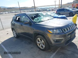 2020 Jeep Compass Altitude z VIN 3C4NJCBB8LT199034, wystawiony jako IAAI lot #42008510 z przebiegiem Nie podano mil oraz . Historia ofert i sprzedaży dostępna na DreamBid. Obrazek 1.