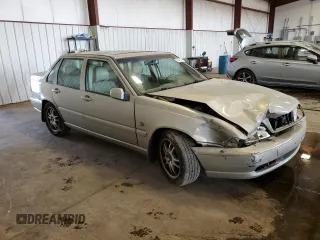 2000 Volvo S70 z VIN YV1LS56D5Y2653853, wystawiony jako Copart lot #75945864 z przebiegiem 226 988 mil mil oraz Szkody całkowita. Historia ofert i sprzedaży dostępna na DreamBid. Obrazek 4.