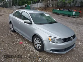 2013 Volkswagen Jetta SE z VIN 3VWDP7AJ5DM367473, wystawiony jako IAAI lot #42541037 z przebiegiem 132 614 mil mil oraz . Historia ofert i sprzedaży dostępna na DreamBid. Obrazek 1.