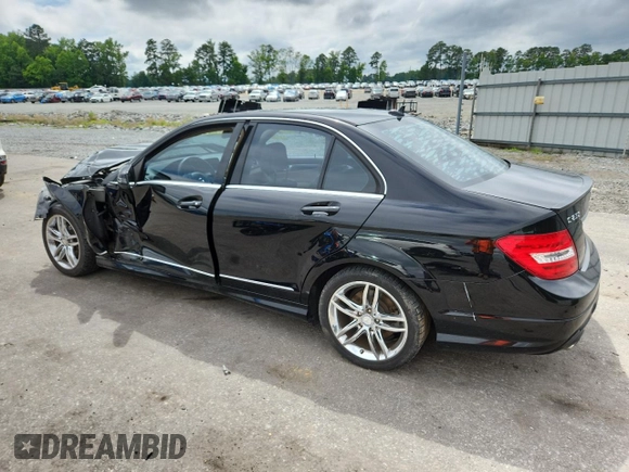 2012 Mercedes-Benz C 250 Sport z VIN WDDGF4HBXCR200013, wystawiony jako Copart lot #58345935 z przebiegiem 111 378 mil mil oraz Szkoda całkowita • Salvage title. Historia ofert i sprzedaży dostępna na DreamBid. Obrazek 2.
