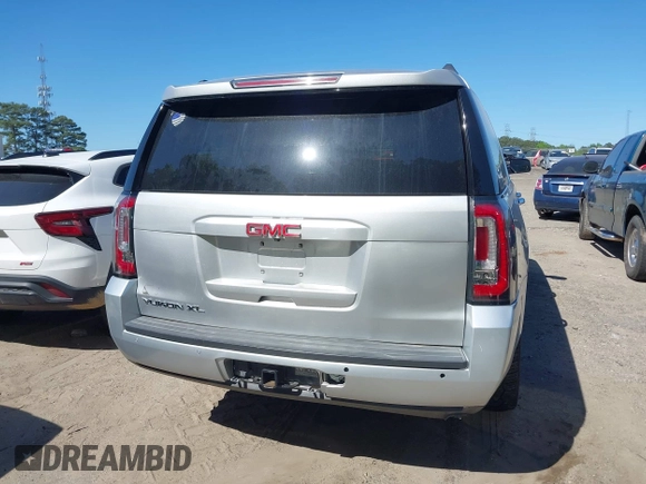2015 GMC Yukon XL SLT with VIN 1GKS1HKC8FR221608, listed as a IAAI auction lot 42044318 with 215,757 mi miles. Bid and sale history available at carsss.com. Image 16.
