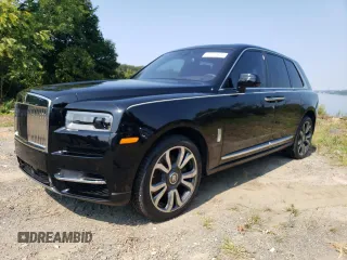 2022 Rolls-Royce Cullinan z VIN SLATV4C09NU214462, wystawiony jako Copart lot #70713624 z przebiegiem 9904 mil mil oraz Szkody całkowita. Historia ofert i sprzedaży dostępna na DreamBid. Obrazek 1.