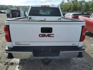 2015 GMC Sierra 3500HD SRW SLE z VIN 1GT423C80FF172338, wystawiony jako Copart lot #71542434 z przebiegiem 242 924 mil mil oraz Szkody całkowita. Historia ofert i sprzedaży dostępna na DreamBid. Obrazek 6.