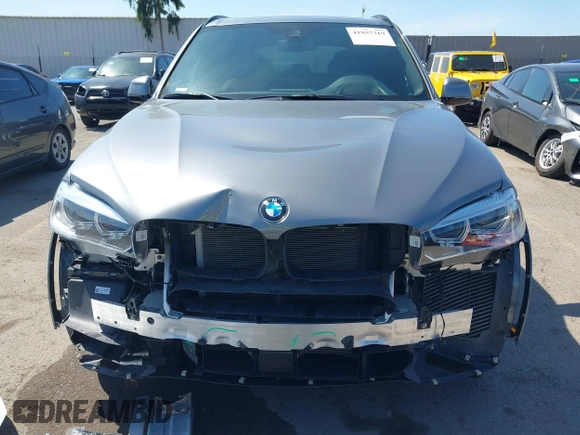 2015 BMW X5 xDrive50i z VIN 5UXKR6C59F0J76691, wystawiony jako IAAI lot #41857319 z przebiegiem 32 830 mil mil oraz . Historia ofert i sprzedaży dostępna na DreamBid. Obrazek 6.