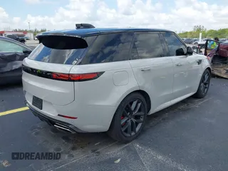 2024 Land Rover Range Rover Sport Dynamic SE z VIN SAL1L9FU7RA180295, wystawiony jako IAAI lot #42350067 z przebiegiem 10 776 mil mil oraz . Historia ofert i sprzedaży dostępna na DreamBid. Obrazek 4.