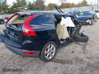 2013 Volvo XC60 3.2L with VIN YV4952DL4D2367869, listed as a IAAI auction lot 40990083 with 1 mi miles. Bid and sale history available at carsss.com. Image 4.