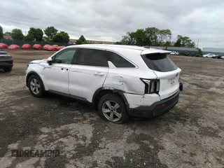 2021 Kia Sorento LX with VIN 5XYRG4LCXMG017520, listed as a IAAI auction lot 39440093 with 111,311 mi miles. Bid and sale history available at carsss.com. Image 3.