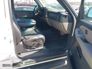 2001 Chevrolet Tahoe LS with VIN 1GNEK13T01R161951, listed as a IAAI auction lot 41762235 with 134,924 mi miles. Bid and sale history available at carsss.com. Image 5.