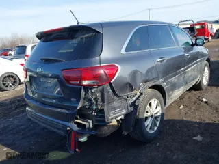 2019 Kia Sorento LX with VIN 5XYPGDA38KG526352, listed as a IAAI auction lot 41786680 with 118,826 mi miles. Bid and sale history available at carsss.com. Image 4.