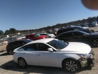 2020 Nissan Altima 2.5 S with VIN 1N4BL4BV6LC240694, listed as a IAAI auction lot 40997565 with 131,332 mi miles. Bid and sale history available at carsss.com. Image 14.