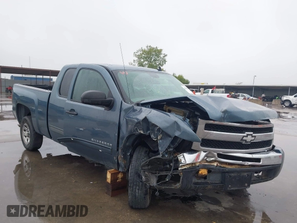 2010 Chevrolet Silverado 1500 LS with VIN 1GCSCREA5AZ176206, listed as a IAAI auction lot 41003831 with 126,617 mi miles. Bid and sale history available at carsss.com. Image 1.